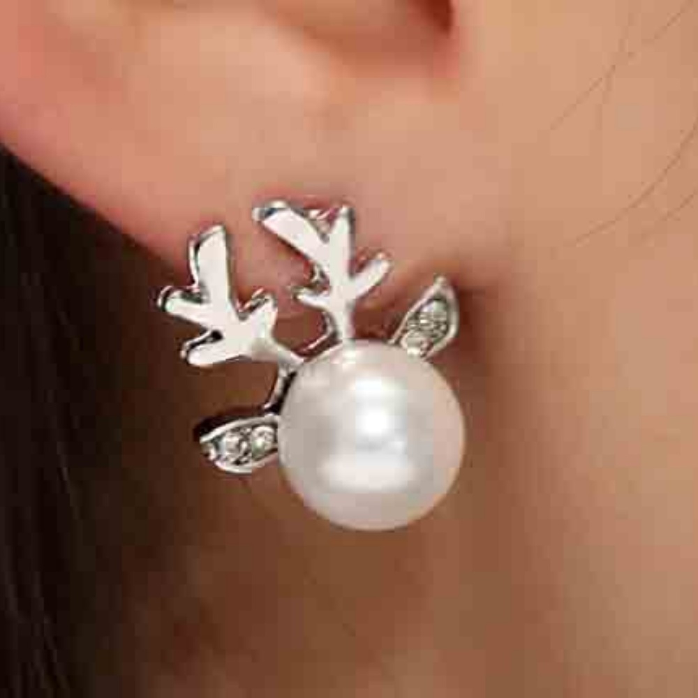 Reindeer Christmas Holiday Earrings Faux Pearl - Picture 2 of 2